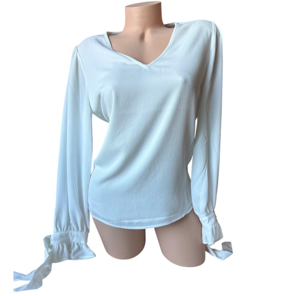 NWT CeCe women’s medium White Long Sleeve V-Neck Blouse with Ruffle Tie-Cuffs - Picture 3 of 12